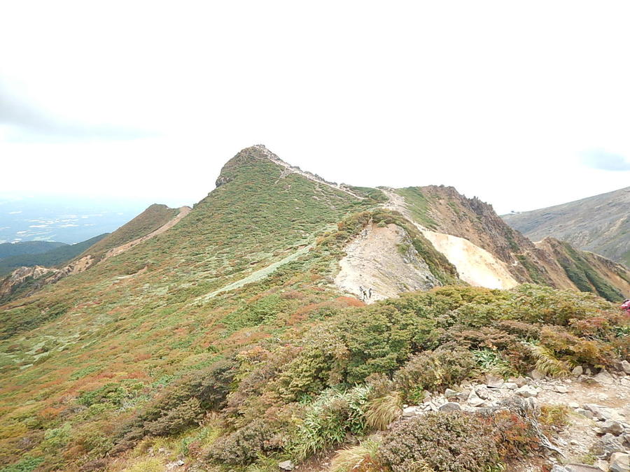 The ridgeline from Mt. Asahi running towards Mt. Sanbonyaridake