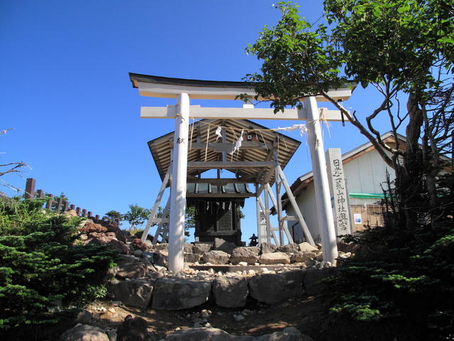 The Okumiya of Futarasan-jinja Shrine at the summit